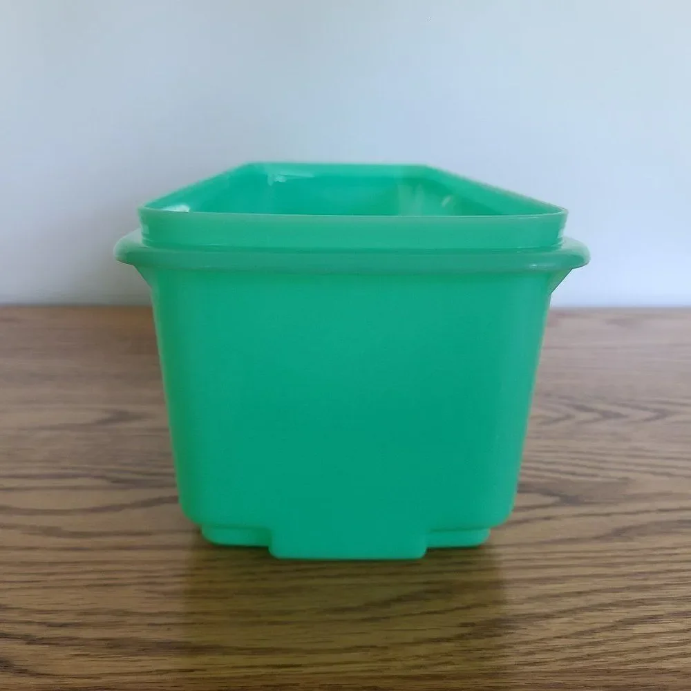 Tupperware Vintage Celery Vegetable Keeper Crisper Item 782-2 Jadeite Green